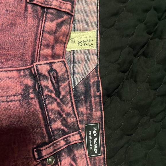 Pink Acid wash shorts with frayed hem - Picture 2 of 4